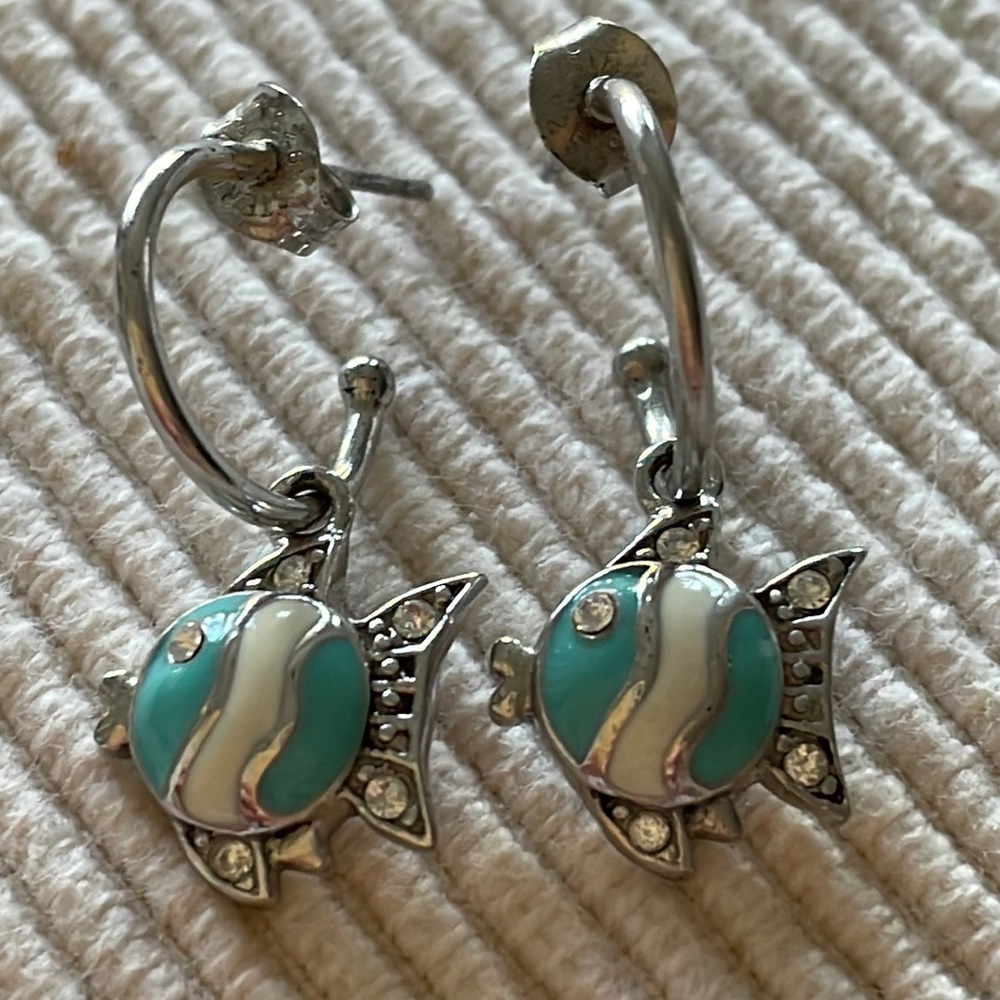 ATI 925 Sterling silver Blue & White enamel tropical fish charm hoop earrings